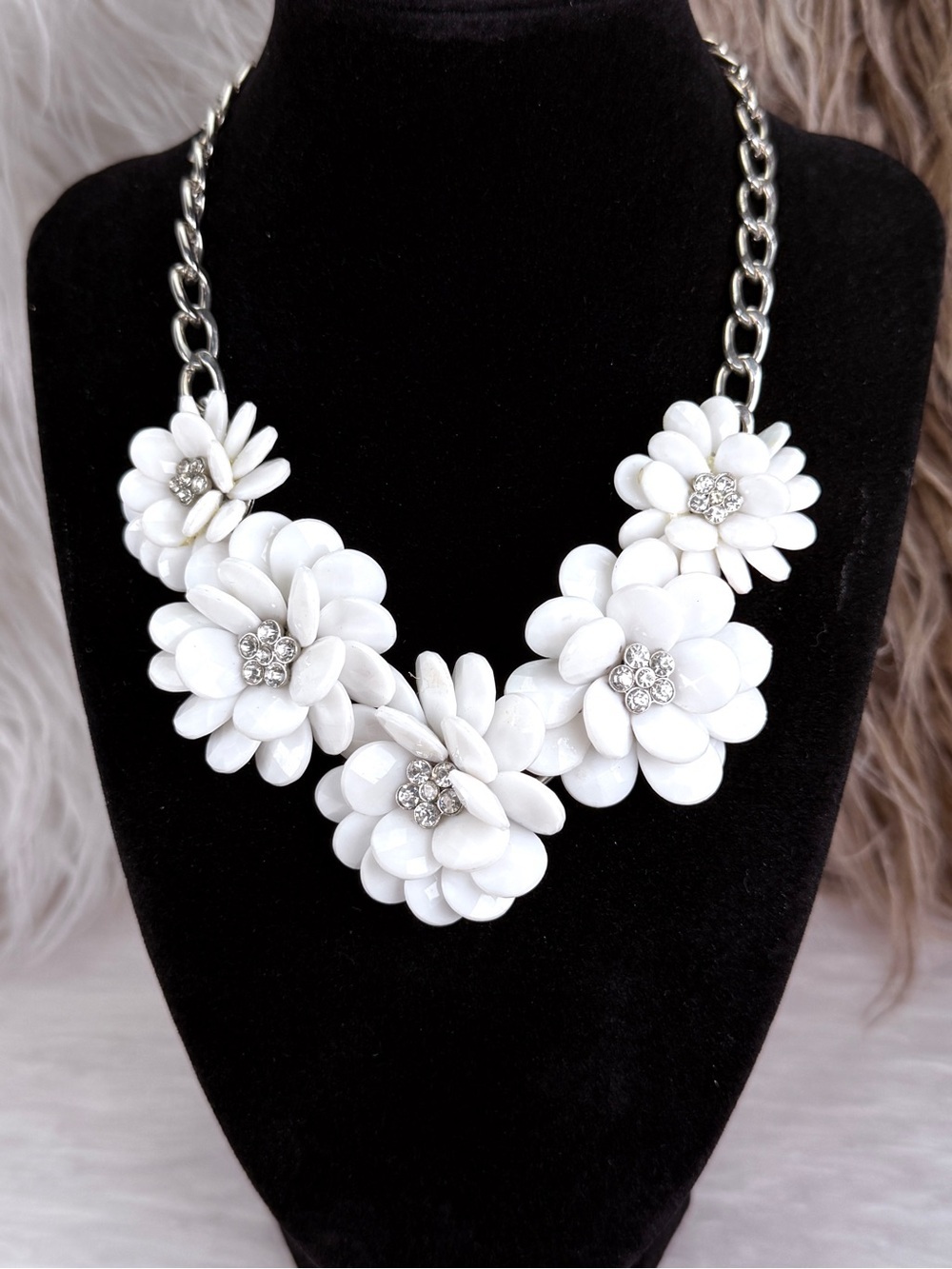 Vintage Silvertone and White Floral Accent Chain Necklace